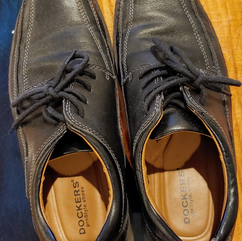 Slightly worn size 8 black Dockers